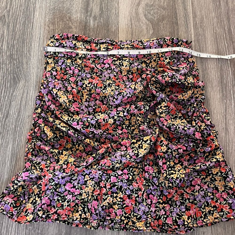 Zara Floral Ruched Ruffle Mini Skirt – Size M - Picture 9 of 11